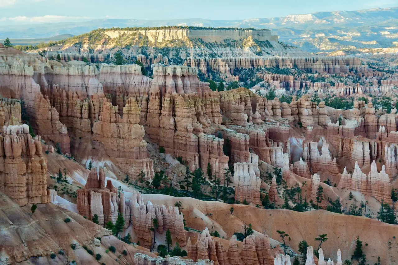 Orange and white hoodoos filling the Bryce Amphitheater, with Boat Mesa on the horizon, Bryce Canyon National Park